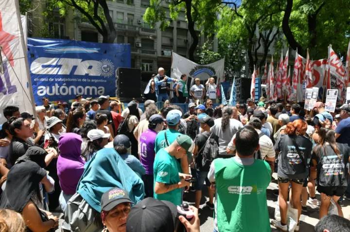 El Gobierno nacional definirá el aumento del Salario Mínimo Vital y Móvil por decreto