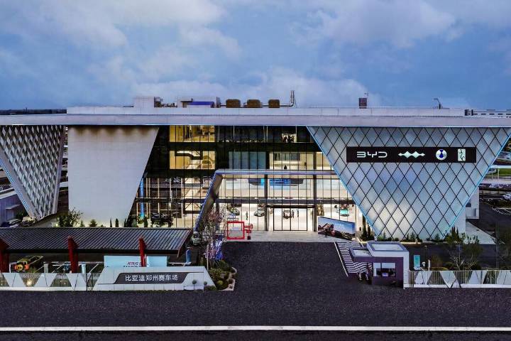 Logra BYD 98% de automatización en planta china: produce un auto nuevo ¡cada 51 segundos!