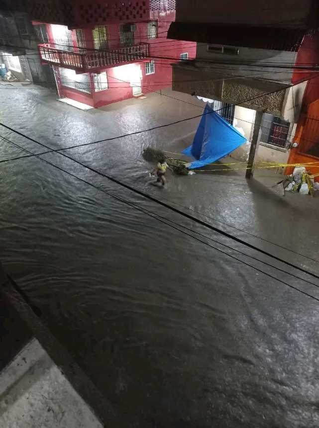 Poza Rica vuelve a inundarse, por lluvias del frente frío 16