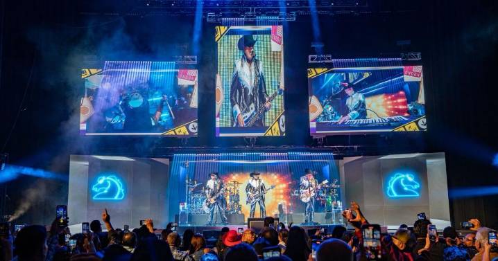 A los 71 años, Lupe Esparza sigue dejando huella con la sangre nueva de Grupo Bronco