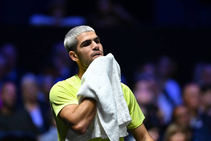 Carlos Alcaraz Teased by 6x Slam Winner After Returning to His Original Look Ahead of the 2026 season, Carlos Alcaraz earned some light teasing from former German legend over his new look. Firdows Mat