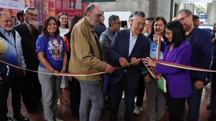 Vicepresidenta Rodríguez inaugura Feria del Libro como espacio de encuentro y resistencia cultural ante "algoritmos de las redes sociales"