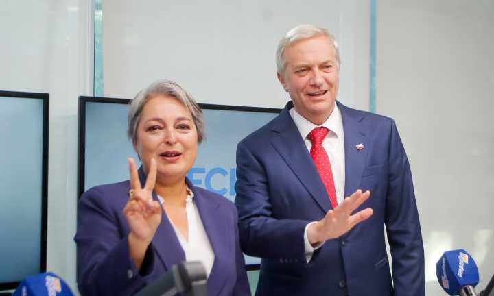 "¿No te parece un poco irrespetuoso tu trato?": El tenso round entre Jara y Kast durante debate en foro sobre pobreza