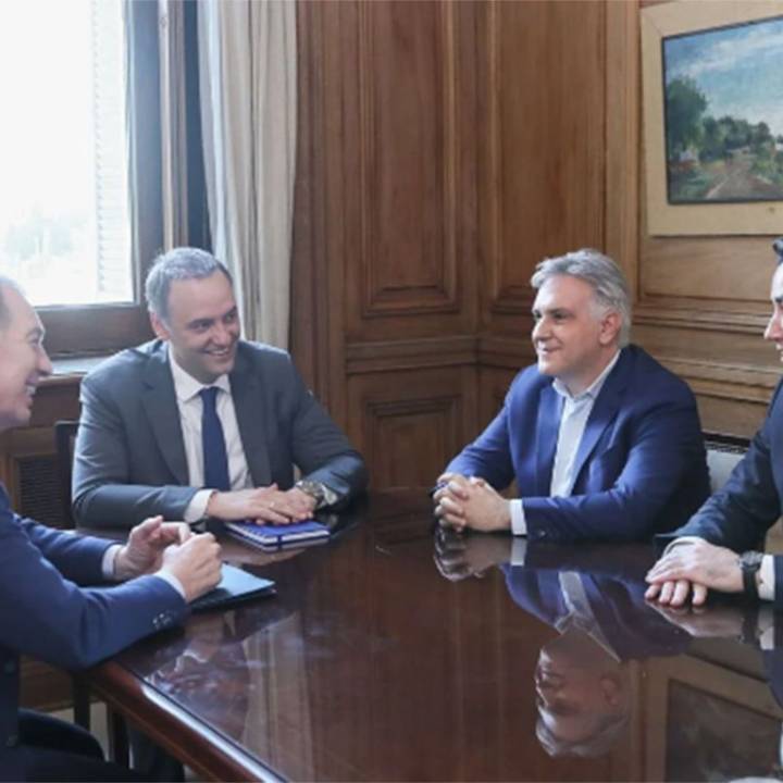 En búsqueda de respaldos para presupuesto y reformas, Santilli sumó reuniones con Orrego y Llaryora