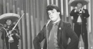Documental de Juan Gabriel revela que fue abusado a los 13 años