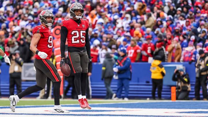 Pair of Bucs Record First Career Interceptions Against Bills
