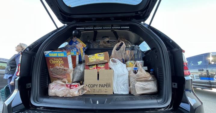 Nicholasville Police hold annual 'Stuff the Cruiser' to help address food needs for Thanksgiving