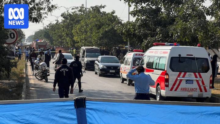 Car bomb outside Islamabad court kills at least five, Pakistani media says
