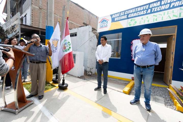 Villa El Salvador: entregan primera vivienda construida con la venta de material reciclado