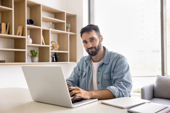 10 empleos desde casa que pagan más de $45 dólares la hora