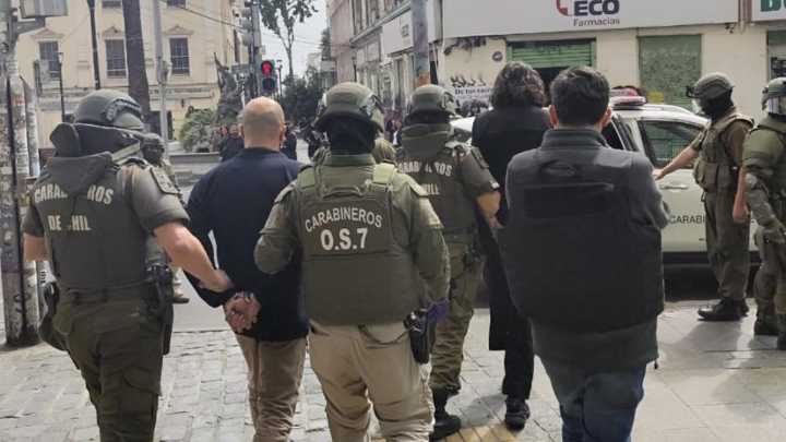 Allanan "narcoedificio" en pleno centro de Valparaíso: tres detenidos