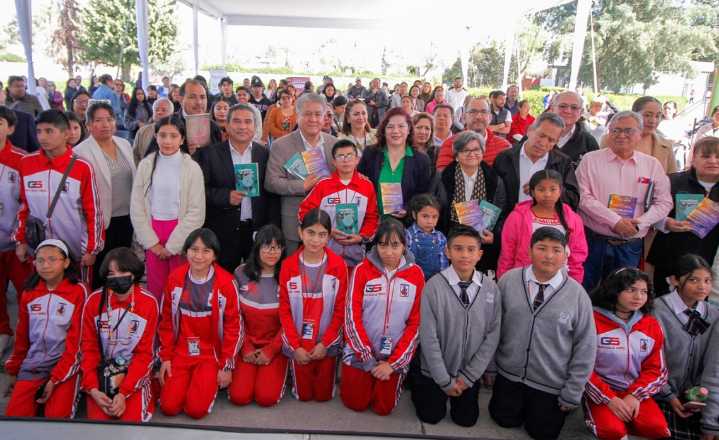 IHE acerca la lectura a la comunidad estudiantil con feria literaria