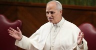 Pope returns artefacts linked to indigenous Canadians