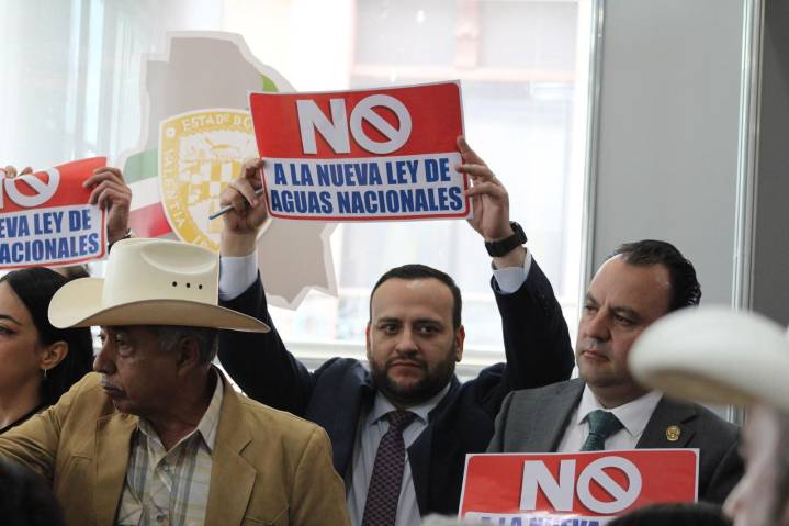 Medina saca a diputados a atender a campesinos