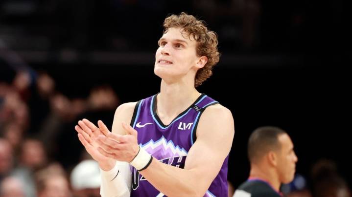 Hawks Clamp Down Late, Spoil Big Nights from Markkanen, Bailey