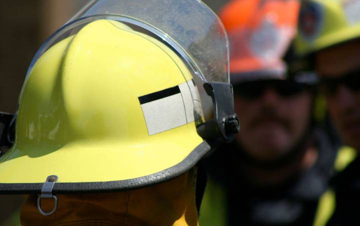 Reportan cierre de tramo en la PR-30 tras incendio de camión