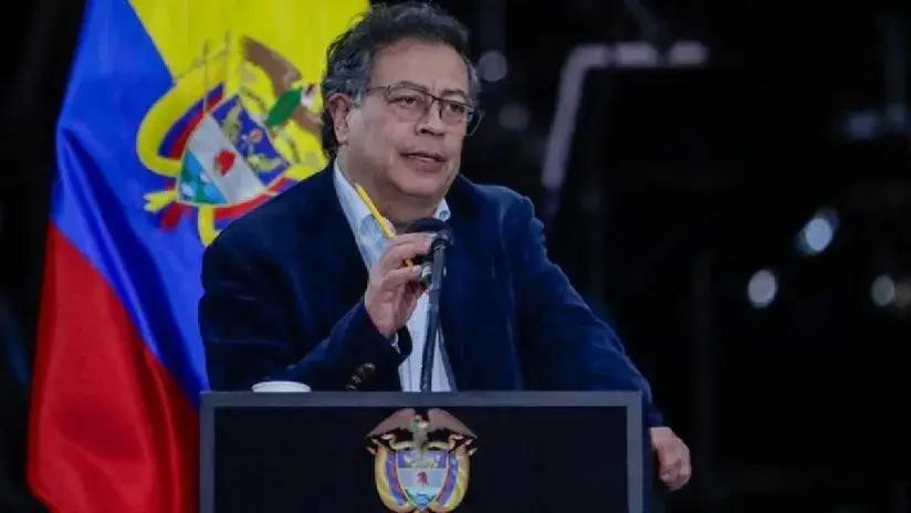 Petro ordena bombardeo contra disidencias de las FARC en el sureste de Colombia
