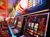 Los casinos como máquina de lavado: La partida pendiente en México