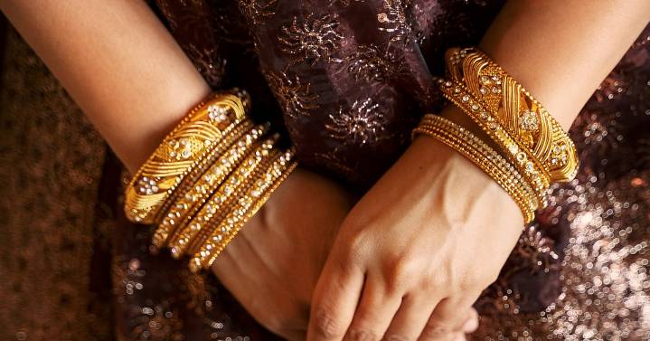 Gold Declines Rs 600 To Rs 1.26 Lakh In Retail Market
