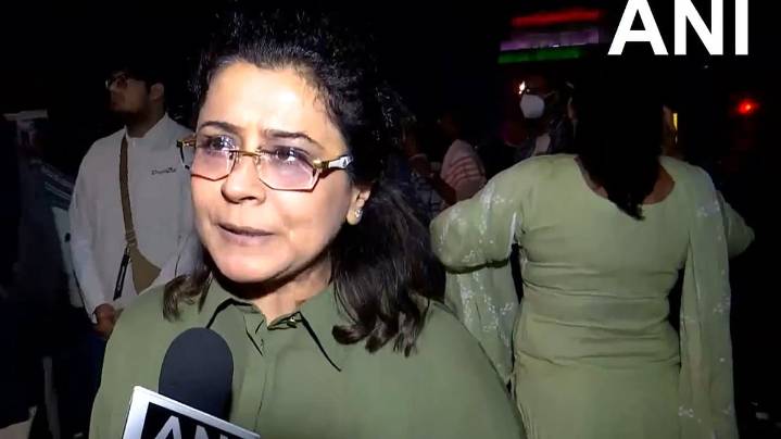 Delhi Air Pollution: AAP Accuses BJP Of 'Manipulating AQI Data' As Police Detain Protesters At India Gate; Video