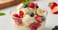 Cómo hacer helado saludable de banana y frutos rojos: casero y listo en pocos minutos