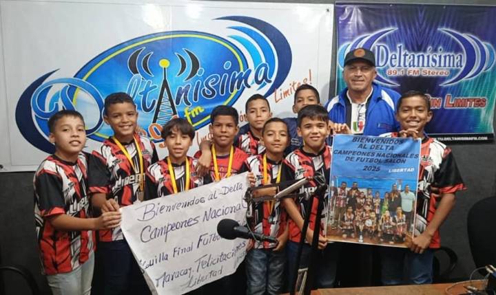 Campeones del futbol de salón ya están en la tierra del agua