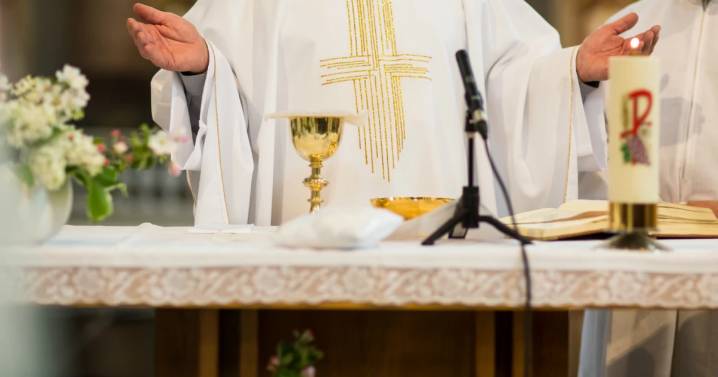 ¿De qué trata la nueva reforma de Morena para callar a sacerdotes en México?