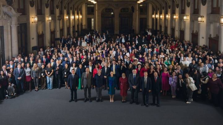 Diputados y senadores se reúnen con la presidenta Claudia Sheinbaum