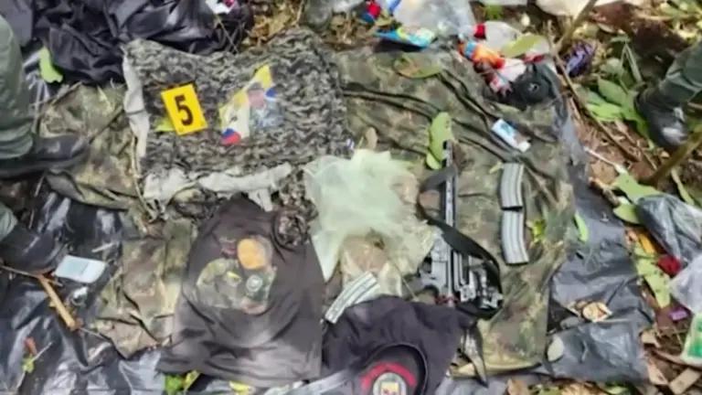 Así quedó el campamento de las disidencias de Iván Mordisco tras el bombardeo en Guaviare