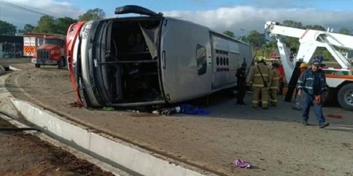 Al menos tres muertos y 15 heridos deja accidente de un autobús en el suroeste de Colombia 29 de noviembre de 2025 | Internacional El Cuerpo de Bomberos de Popayán señaló que el autobús transitaba la 