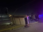 Choca joven ebrio contra barda, vuelca y termina detenido en Ramos Arizpe