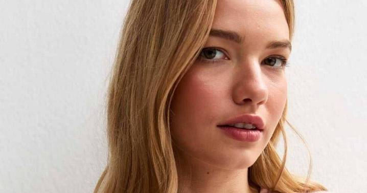 New Look £19 crew neck jumper in 14 colours is 'soft and cosy'