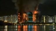 Al menos 13 muertos en un incendio de gran magnitud en complejo residencial de Hong Kong