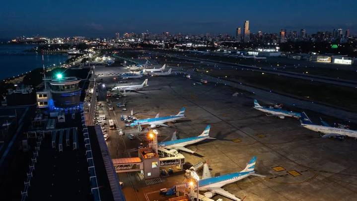 Mencionó la palabra “bomba” en Aeroparque y terminó procesado y embargado por un millón de pesos