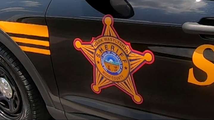 One person killed in single-vehicle crash in Wood County