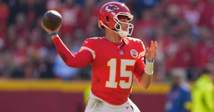 NFL picks: A football feast on Thanksgiving Day