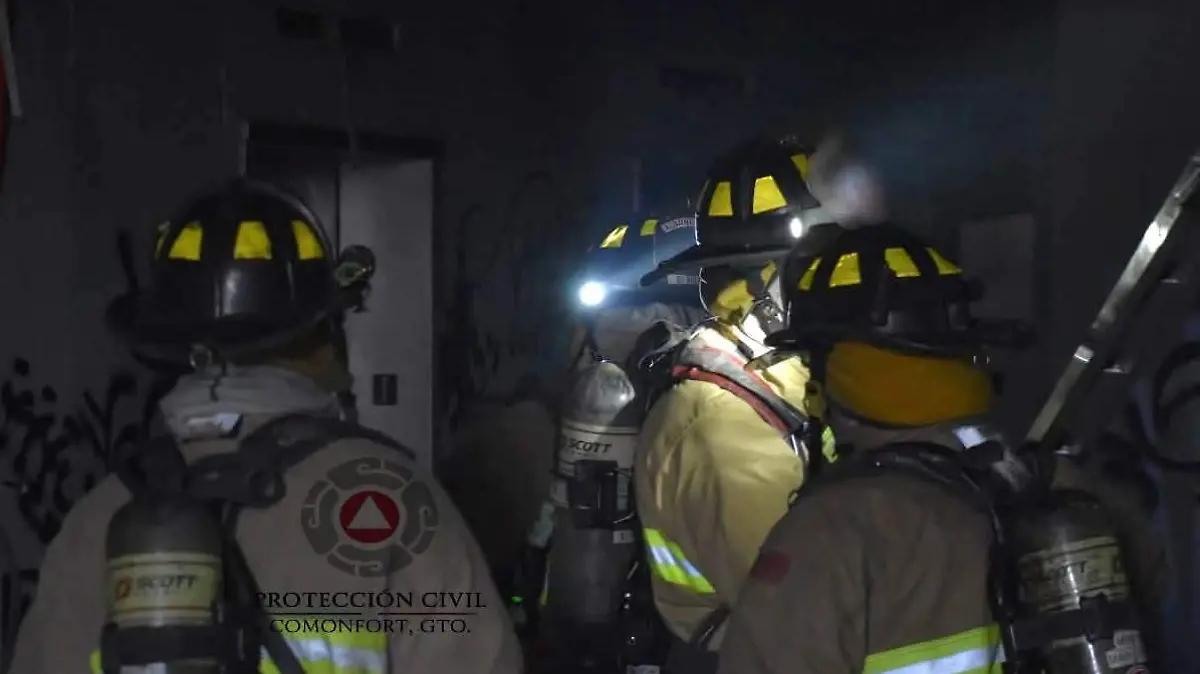 Se incendia una vivienda en Comonfort; solo hay daños materiales