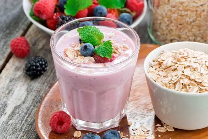 Licuado saludable de avena y frutillas
