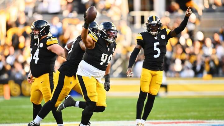 Steelers revive embattled defense by dominating red