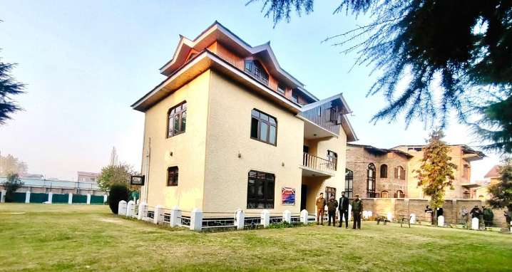 J&K Police Attaches Property of Mian Qayoom in Srinagar