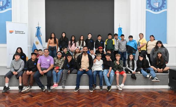 Alumnos de escuela de Corcovado visitaron la Casa de Gobierno en Rawson