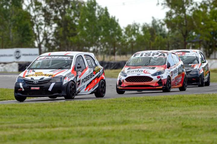 Possiel sufrió un toque y terminó 8º en la serie de la Clase 3 en el Turismo Pista