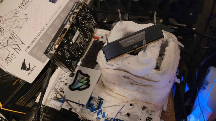 Overclocker Breaks Recent DDR5 Memory Frequency World Record By Achieving A Staggering 13,153 MT/s