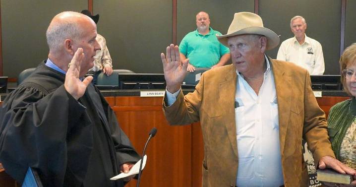 Lynn Beaty sworn in as new Bossier Parish police juror
