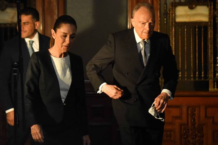 Sheinbaum se rehusa a confirmar o descartar renuncia de Gertz a la FGR