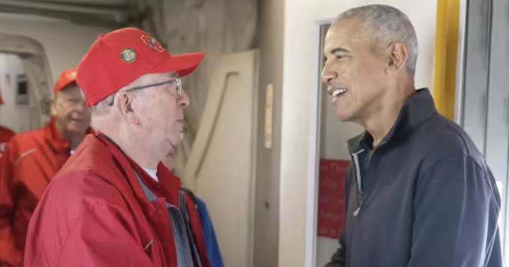 Barack Obama Stuns Veterans With Surprise Visit on Flight