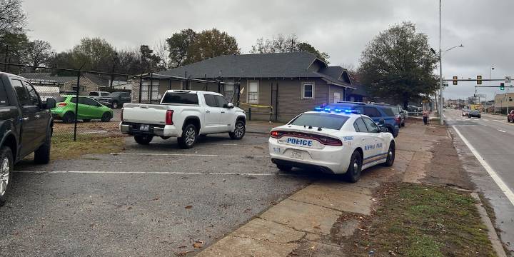 MPD: One person shot outside Highland Heights business