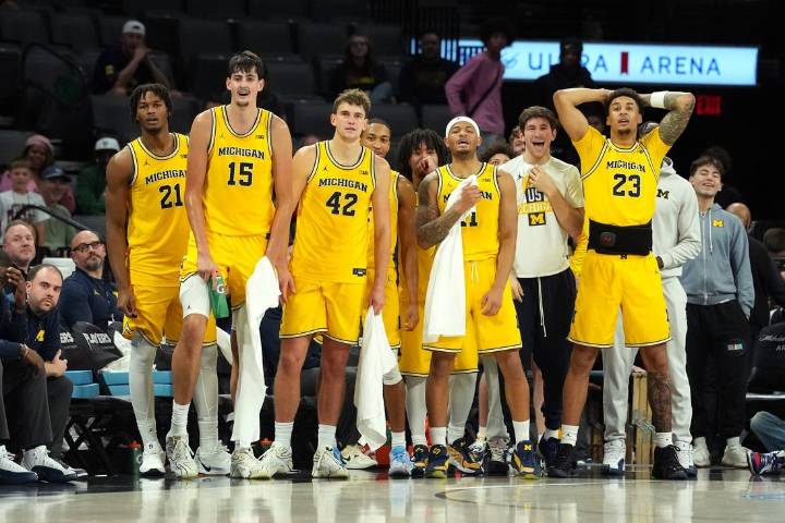 Deadspin | No. 7 Michigan, No. 12 Zags meet for $1 million in Players Era final