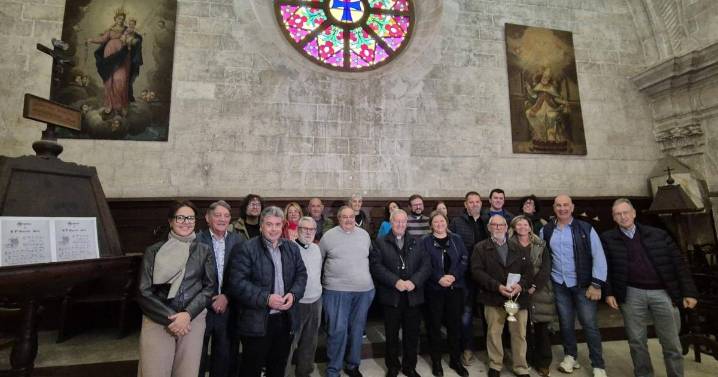 El rosetón de la iglesia recupera su luz y colores tras el temporal Gloria