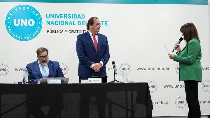 Con un llamado a fortalecer la educación, Gustavo Soos asumió como rector de la Universidad Nacional del Oeste
